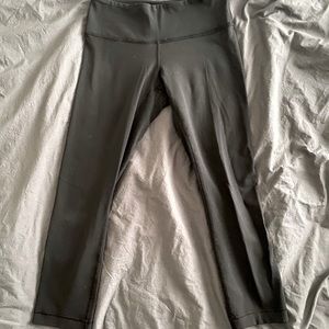 Lululemon crop Wunder Under size 4